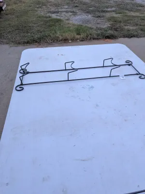 Black Metal Plate Display Rack