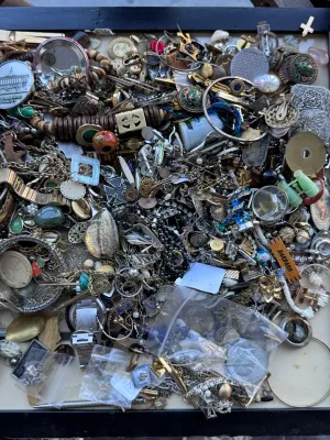 Vintage & Antique Costume Jewelry & Collectibles Lot