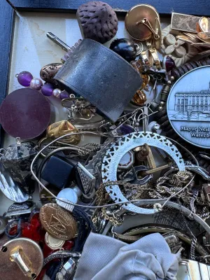 Vintage & Antique Costume Jewelry & Collectibles Lot