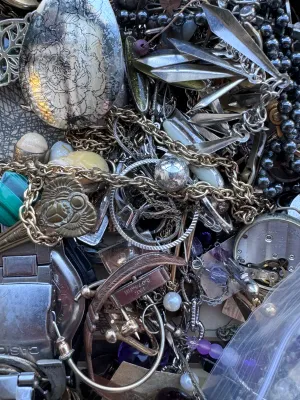 Vintage & Antique Costume Jewelry & Collectibles Lot