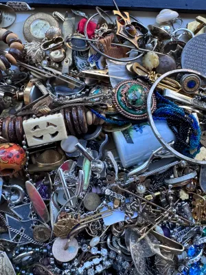 Vintage & Antique Costume Jewelry & Collectibles Lot