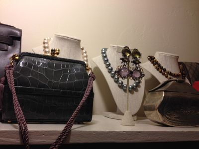 Lots of beautiful jewelry!!
