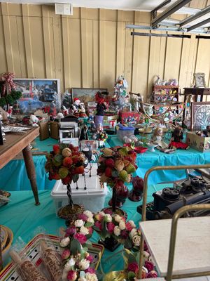 Sale Photo Thumbnail #24: Assorted home decor, holiday decorations, and vintage dolls.