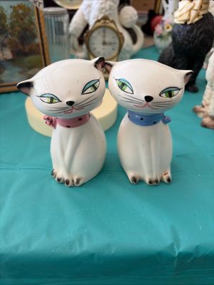 Sale Photo Thumbnail #2: Pair of vintage mid-century ceramic cat salt and pepper shakers, 