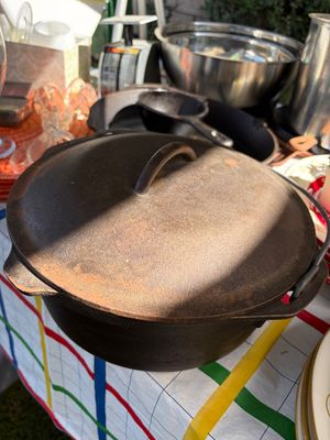 Sale Photo Thumbnail #57: Vintage cast iron Dutch oven with matching lid and wire bail handle, 