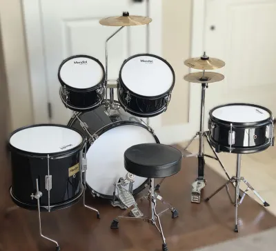 Mendini by Cecilio junior drum set in black, featuring a bass drum, snare, floor tom, two rack toms, cymbals, and a matching throne.