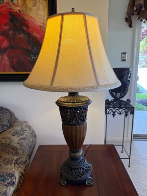 Traditional Urn-Style Table Lamp