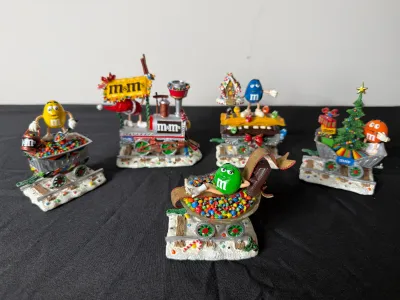 Danbury Mint M&M's Christmas Ferris Wheel Figurine