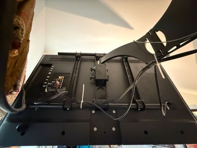 Samsung Flat Screen TV with Wall Mount