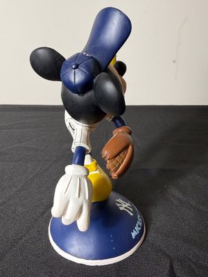 Danbury Mint Mickey Mouse New York Yankees Figurine