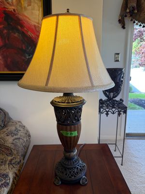 Traditional Urn-Style Table Lamp