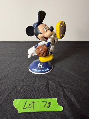 Danbury Mint Mickey Mouse New York Yankees Figurine