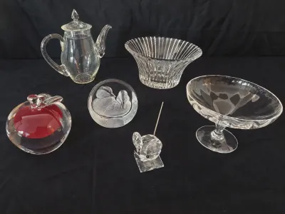 GLASS AND CRYSTAL COLLECTIBLES - SWAROVSKI, PYREX, WEDGEWOOD 