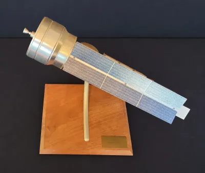 HIGH ENERGY ASTRONOMICAL OBSERVATORY FLIGHT SPACE VEHICLE DECORATIVE METAL MODEL