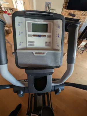 Reebok elliptical trainer console featuring manual ramp and quick resistance settings, an iFit compatible display, and built-in Intermix...