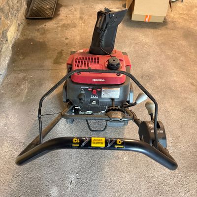 Honda HS720AA Single-Stage Gas Snow Blower