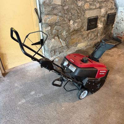 Honda HS720AA Single-Stage Gas Snow Blower