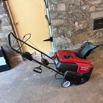 Honda HS720AA Single-Stage Gas Snow Blower