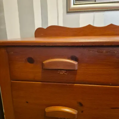 LOT 15X: Antique Solid Wood Chest of Drawers
