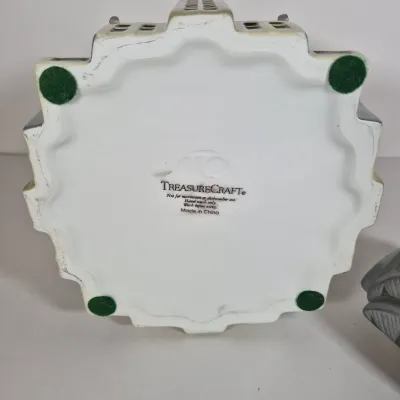 LOT 193K: Vintage Treasure Craft Chrysler Building Ceramic Cookie Jar