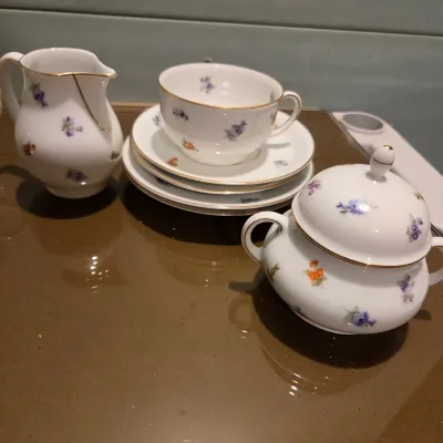 Sale Photo Thumbnail #481: 1829 last lot - misc child's mugs, ruby flashed trinket and some tea set pieces