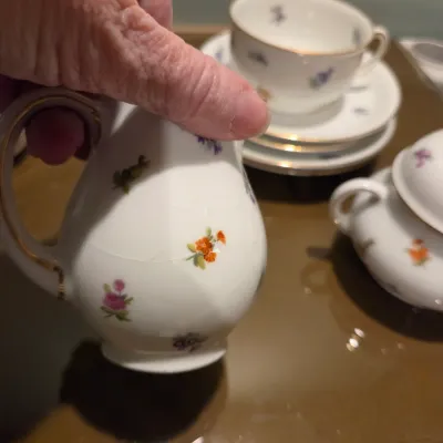 Sale Photo Thumbnail #482: 1829 last lot - misc child's mugs, ruby flashed trinket and some tea set pieces