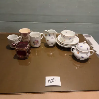 Sale Photo Thumbnail #480: 1829 last lot - misc child's mugs, ruby flashed trinket and some tea set pieces