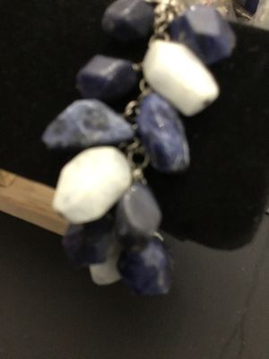 Sale Photo Thumbnail #149: A striking  925 chunky charm-style bracelet featuring large, faceted natural stone beads in shades of deep blue sodalite and white quartz or moonstone. The stones are attached to a silver-tone chain with a lobster claw clasp. The clasp appears to have fai
