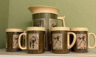 Vintage Thermo-Serv Dr Pepper pitcher and mug set featuring faux woodgrain finish and Edwardian-style advertising graphics.