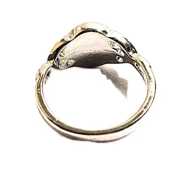 **NEW ARRIVAL** Size 7 Round AQUAMARINE IRIDESCENT STONE RING with a "Split Heart Band" on a Silver Tone Setting (2.4g)