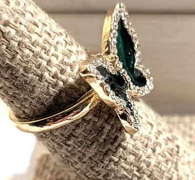 **NEW ARRIVAL** Size 7½ Deep GREEN Enamel BUTTERFLY RING with Clear Stones Surround on a GOLD Tone Band and Setting (4.1.g)