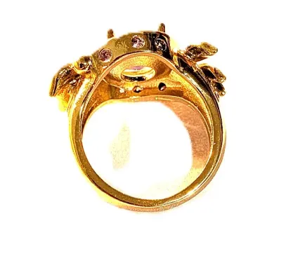 **NEW ARRIVAL** Size 7 PURPLE Round Beveled Stone 4-Prong RING with "Leaves" and Clear Stones Surround on a Gold Tone Band...