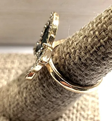 **NEW ARRIVAL** Size 7½ Deep GREEN Enamel BUTTERFLY RING with Clear Stones Surround on a GOLD Tone Band and Setting (4.1.g)