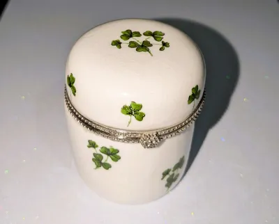 ***NEW ARRIVAL*** HINGED CERAMIC Cylinder Shape "CLOVER FLOWERS" TRINKET BOX (2½" H x 1¾" Diam.) Marked "Liffey...