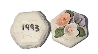***NEW ARRIVAL*** PETITE Resin Hexagon 2 Pc. "PETALS BOUQUET" TRINKET BOX (1¼" Diam.) Marked "1993" with Pink,...