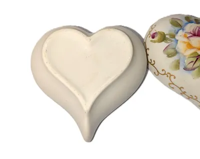 ***NEW ARRIVAL*** Vintage-Style RESIN HEART Shape 2 Pc. "PURPLE & WHITE FLOWERS" TRINKET BOX (2" x 2" x 1¾")...