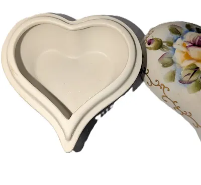 ***NEW ARRIVAL*** Vintage-Style RESIN HEART Shape 2 Pc. "PURPLE & WHITE FLOWERS" TRINKET BOX (2" x 2" x 1¾")...