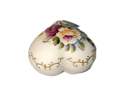 ***NEW ARRIVAL*** Vintage-Style RESIN HEART Shape 2 Pc. "PURPLE & WHITE FLOWERS" TRINKET BOX (2" x 2" x 1¾")...