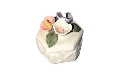 ***NEW ARRIVAL*** PETITE Resin Hexagon 2 Pc. "PETALS BOUQUET" TRINKET BOX (1¼" Diam.) Marked "1993" with Pink,...