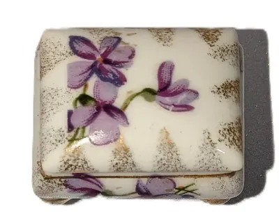 ***NEW ARRIVAL*** Small Vintage-Style CERAMIC Rectangle 2 Pc. "PURPLE FLOWERS BOUQUET" TRINKET BOX (2" x 1¼") with 4...