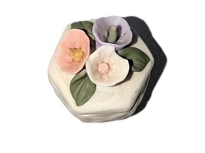 ***NEW ARRIVAL*** PETITE Resin Hexagon 2 Pc. "PETALS BOUQUET" TRINKET BOX (1¼" Diam.) Marked "1993" with Pink,...