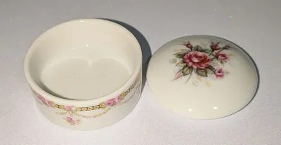 ***NEW ARRIVAL*** Small CERAMIC Round 2 Pc. "ROSES" TRINKET BOX (2" Diam.) Marked "Liette International" with...