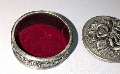 ***NEW ARRIVAL*** Small METAL Round 2 Pc. "ROSES BOUQUET" TRINKET BOX (1½" Diam.) with Red Cloth Inlay & Flower &...
