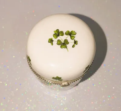 ***NEW ARRIVAL*** HINGED CERAMIC Cylinder Shape "CLOVER FLOWERS" TRINKET BOX (2½" H x 1¾" Diam.) Marked "Liffey...