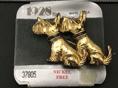 Sale Photo Thumbnail #195: Vintage gold-tone Scottie dog brooch by 1928 Jewelry Company. Features two Scottish Terriers with black enameled collars and rhinestone eye accents. Comes on original 1928 display card marked 'MADE IN USA' and 'NICKEL FREE'. Pin back fastener on the rever