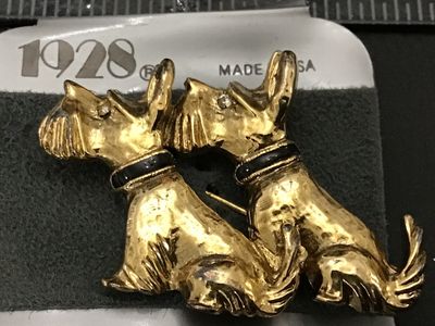 Sale Photo Thumbnail #197: Vintage gold-tone Scottie dog brooch by 1928 Jewelry Company. Features two Scottish Terriers with black enameled collars and rhinestone eye accents. Comes on original 1928 display card marked 'MADE IN USA' and 'NICKEL FREE'. Pin back fastener on the rever