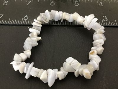 Sale Photo Thumbnail #101: Natural gemstone chip stretch bracelet featuring light blue and white banded agate/quartz polished chips strung on an elastic band. Measures approximately 6.5 to 7 inches unstretched. In good condition with natural inclusions and stone variation.