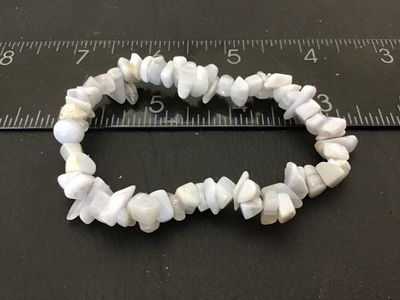 Sale Photo Thumbnail #100: Natural gemstone chip stretch bracelet featuring light blue and white banded agate/quartz polished chips strung on an elastic band. Measures approximately 6.5 to 7 inches unstretched. In good condition with natural inclusions and stone variation.