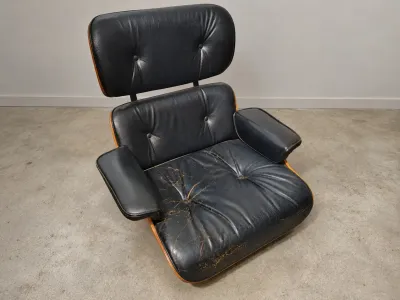 EAMES-STYLE CHAIR ADAPTED FOR FLOOR USE