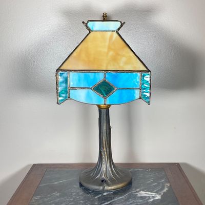 LOT 534: Vintage Tiffa-Mini Stained Glass Table Lamp